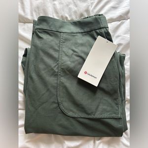 lululemon || Light Utilitech Cargo Pocket HR Pant